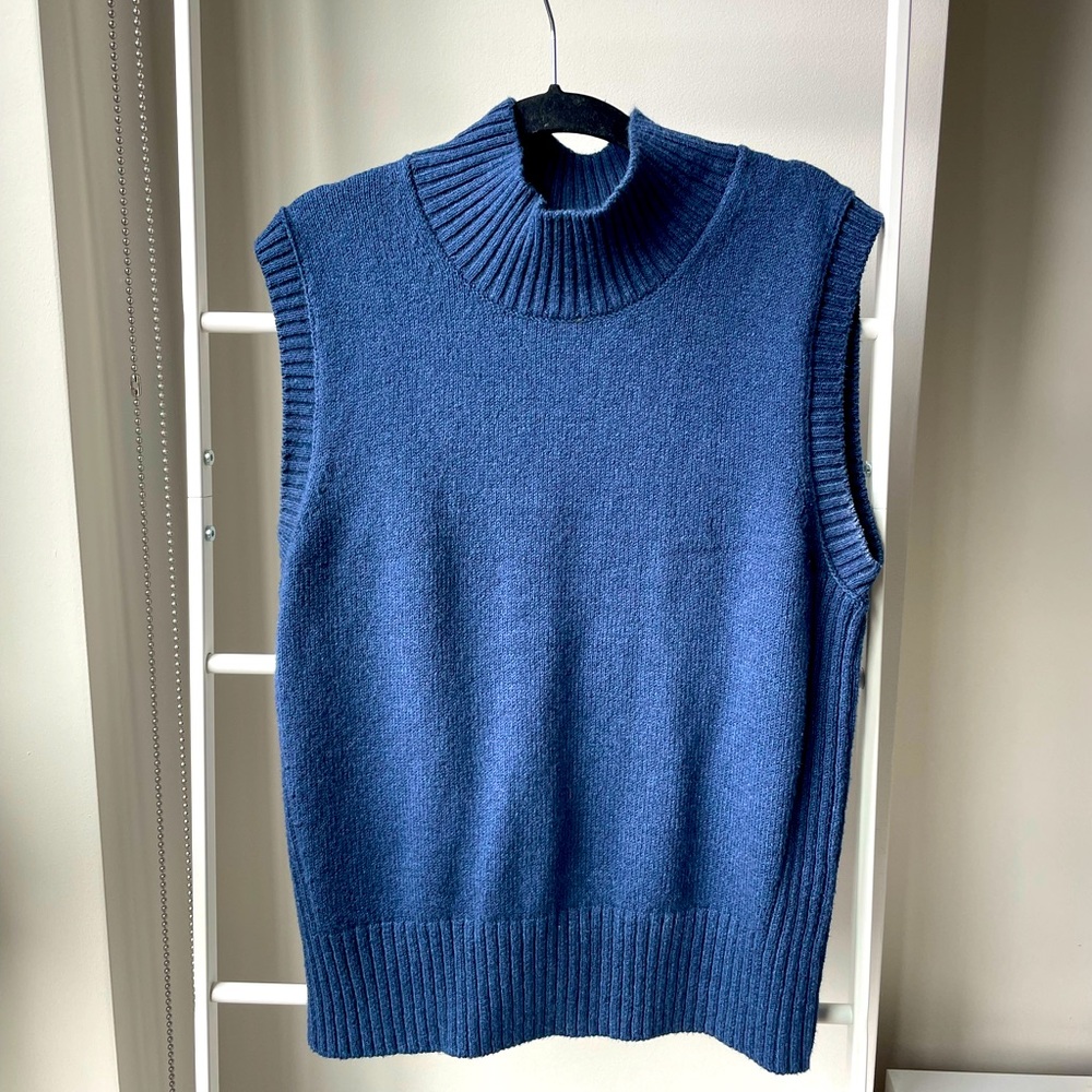 Alex Mill women’s sleeveless mock turtleneck sweater vest - navy - M